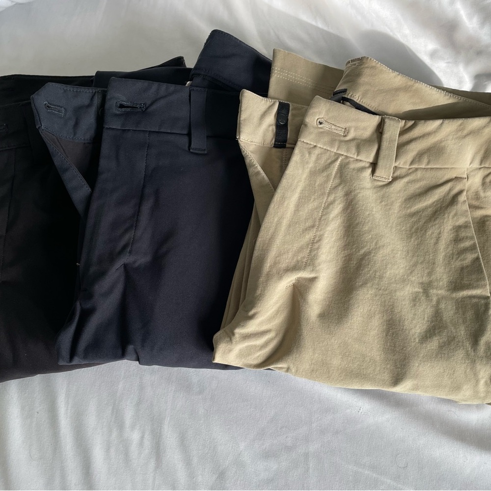 lululemon athletica Men's Black, Navy Blue and Tan Chinos size 28